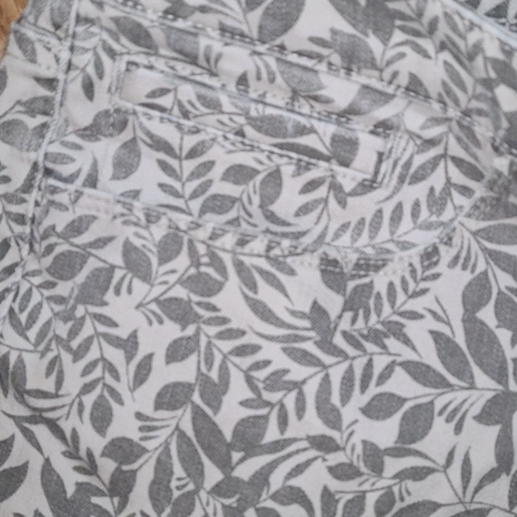 New C&B The Perfect Jean w/leaf designed 14p - Picture 4 of 11